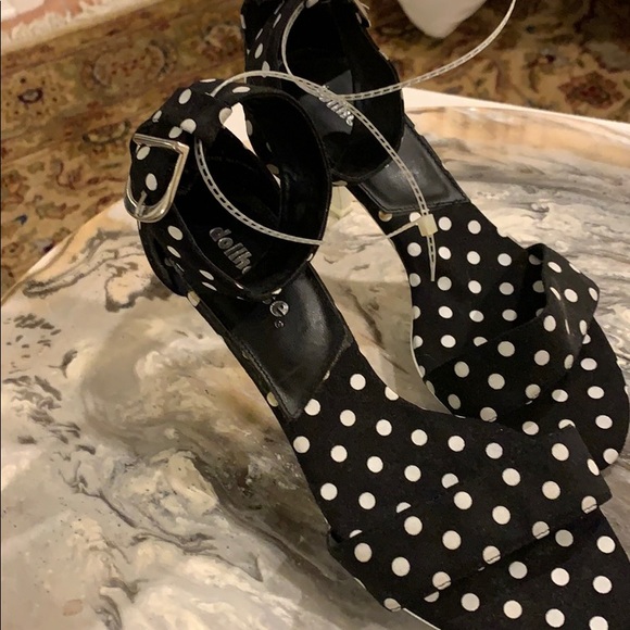 New super cute black and white polka dot sandals - Picture 2 of 6